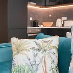 Liiiving In - Soho Urban Retreat Apartment *