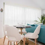 Апартаменты Liiiving In - Soho Urban Retreat *