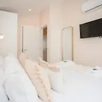 Liiiving In - Soho Urban Retreat Порту