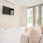 Апартаменты Liiiving In - Soho Urban Retreat Порту