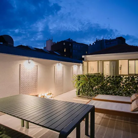 Liiiving In - Soho Urban Retreat