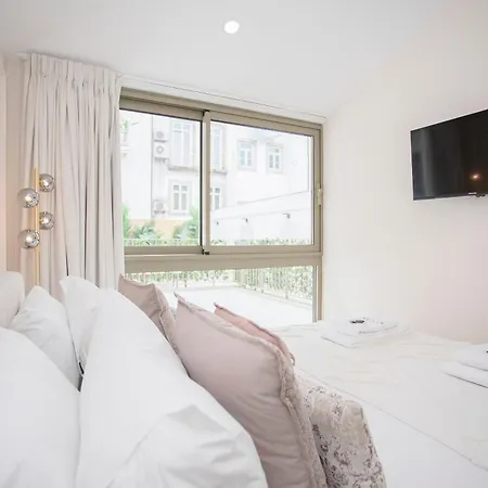 Liiiving In - Soho Urban Retreat * Oporto