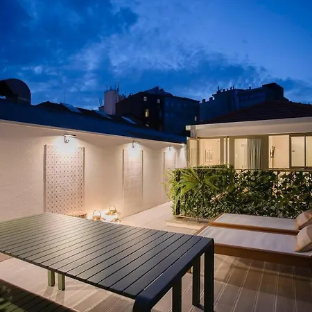 Liiiving In - Soho Urban Retreat