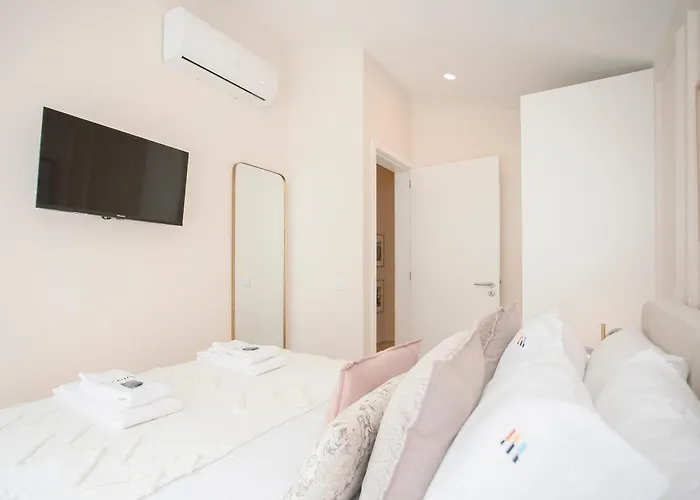 Liiiving In - Soho Urban Retreat