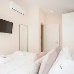 Liiiving In - Soho Urban Retreat